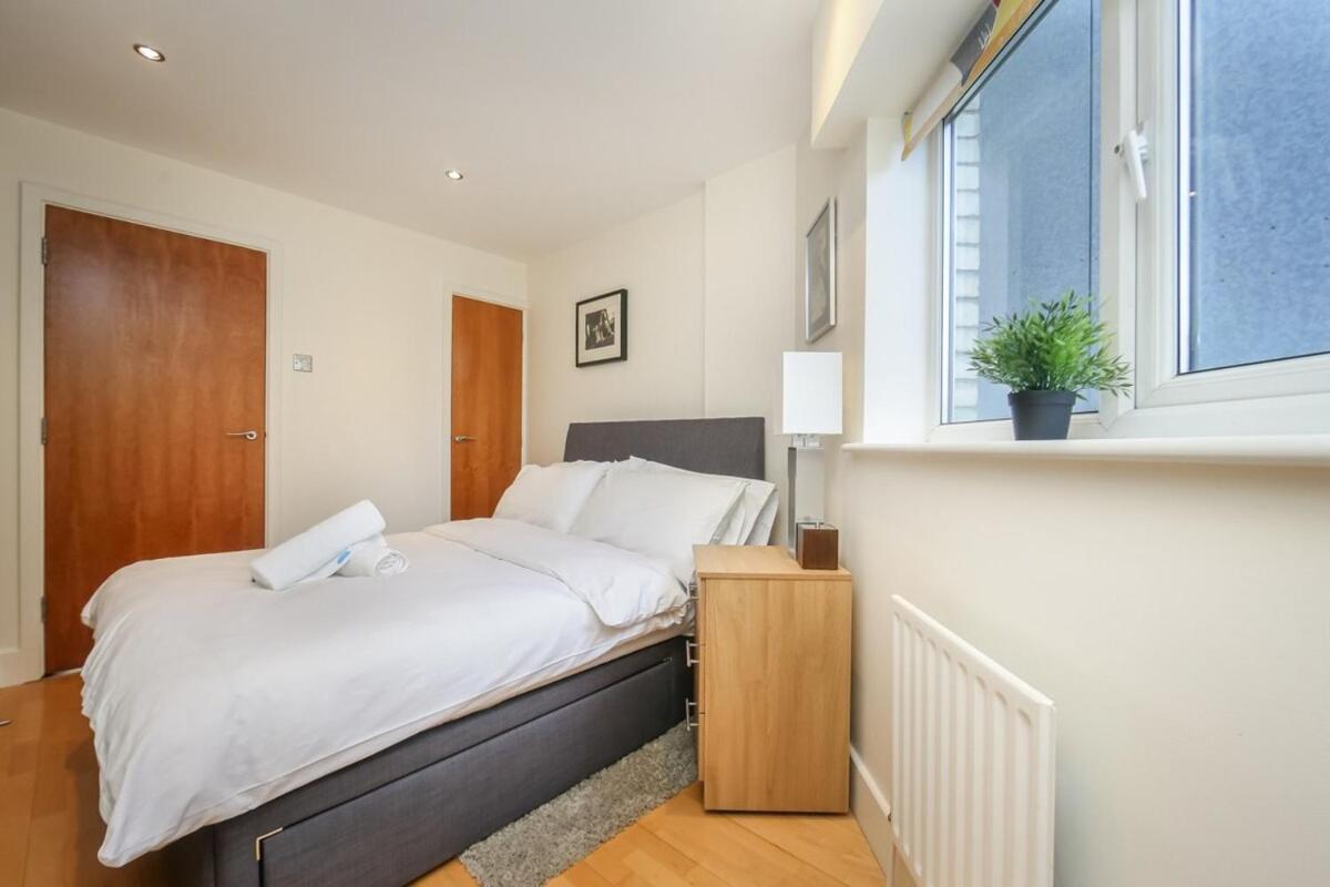 Large Luxurious Private Terrace - For 6 *
